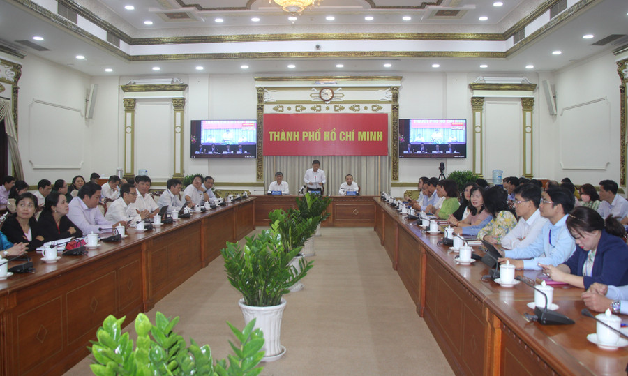 Các đại biểu tham dự hội nghị tại đầu cầu TPHCM. Các đại biểu tham dự hội nghị tại đầu cầu TPHCM.