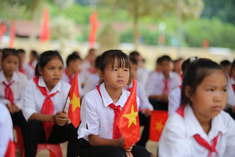 Được biết, các trường trên vừa hứng chịu những trận mưa rất lớn trên diện rộng do ảnh hưởng của cơn bão số 5 và áp thấp nhiệt đới diễn ra từ ngày 2 - 5/9/2019. 380 phòng học, 15 phòng nội trú bị hư hỏng; 2 phòng học bị tốc mái, 500 bộ bàn ghế bị hỏng, phần lớn sách vở, đồ dùng học tập, đồ chơi, bàn ghế của học sinh vùng ngập sâu bị ướt, hư hỏng. Tổng thiệt hại ước tính khoảng 15 tỷ đồng. Được biết, các trường trên vừa hứng chịu những trận mưa rất lớn trên diện rộng do ảnh hưởng của cơn bão số 5 và áp thấp nhiệt đới diễn ra từ ngày 2 - 5/9/2019. 380 phòng học, 15 phòng nội trú bị hư hỏng; 2 phòng học bị tốc mái, 500 bộ bàn ghế bị hỏng, phần lớn sách vở, đồ dùng học tập, đồ chơi, bàn ghế của học sinh vùng ngập sâu bị ướt, hư hỏng. Tổng thiệt hại ước tính khoảng 15 tỷ đồng.