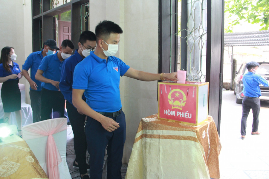 Nhân dịp này, Đại hội cũng bầu ra Ban Chấp hành Công ty CP Tư vấn xây dựng Thủy lợi Hà Tĩnh nhiệm kỳ 2022 - 2024 Nhân dịp này, Đại hội cũng bầu ra Ban Chấp hành Công ty CP Tư vấn xây dựng Thủy lợi Hà Tĩnh nhiệm kỳ 2022 - 2024