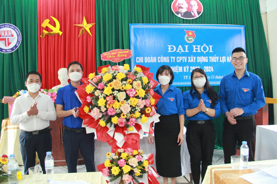 Các đơn vị gửi hoa chúc mừng thành công của Đại hội chi đoàn đơn vị. Các đơn vị gửi hoa chúc mừng thành công của Đại hội chi đoàn đơn vị.