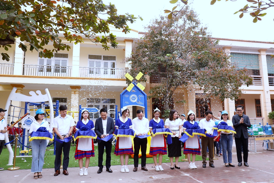 Sân chơi “Ngại gì thử thách” giúp học sinh có thêm cơ hội để rèn luyện sức khoẻ, nâng cao thể chất, xây dựng tinh thần sẵn sàng chấp nhận và vượt qua thử thách để luôn vươn cao, vượt trội. Sân chơi “Ngại gì thử thách” giúp học sinh có thêm cơ hội để rèn luyện sức khoẻ, nâng cao thể chất, xây dựng tinh thần sẵn sàng chấp nhận và vượt qua thử thách để luôn vươn cao, vượt trội.