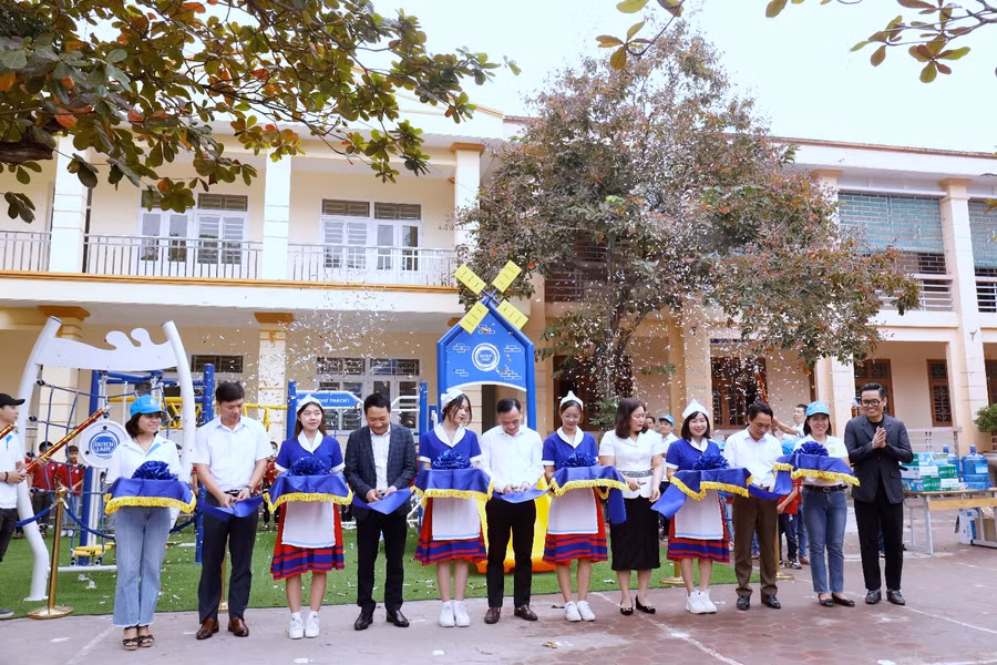 Sân chơi “Ngại gì thử thách” giúp học sinh có thêm cơ hội để rèn luyện sức khoẻ, nâng cao thể chất, xây dựng tinh thần sẵn sàng chấp nhận và vượt qua thử thách để luôn vươn cao, vượt trội.