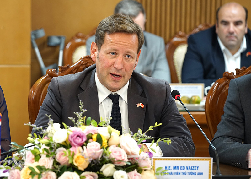 Ông Ed Vaizey - Đặc phái viên thương mại của Thủ tướng Anh làm việc với Bộ Giáo dục và Đào tạo trong chuyến thăm và làm việc tại Việt Nam.