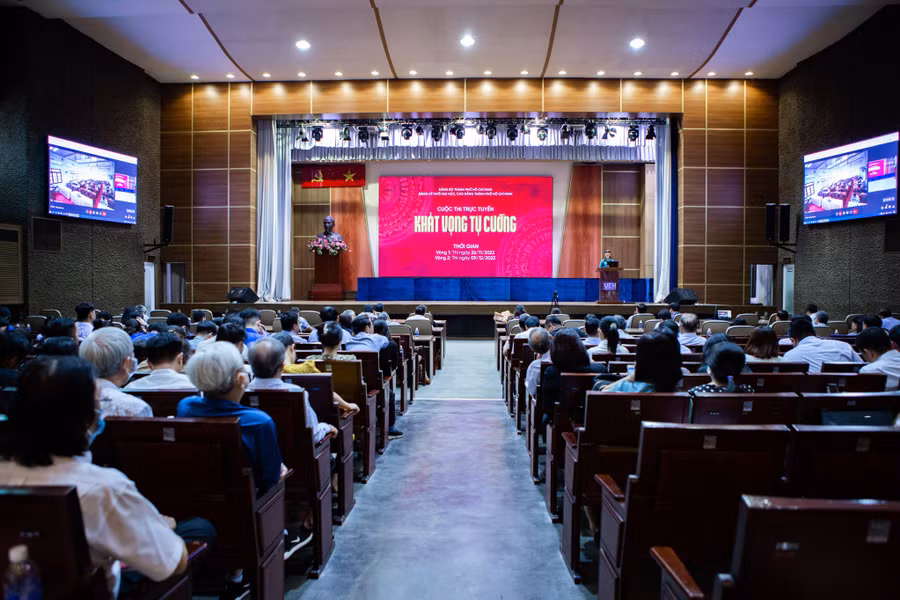 Quang cảnh triển khai Cuộc thi trực tuyến chủ đề “Khát vọng tự cường”.