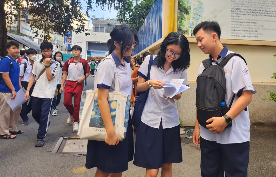 Thí sinh tham dự kỳ thi vào lớp 10 Trường Phổ thông Năng khiếu.