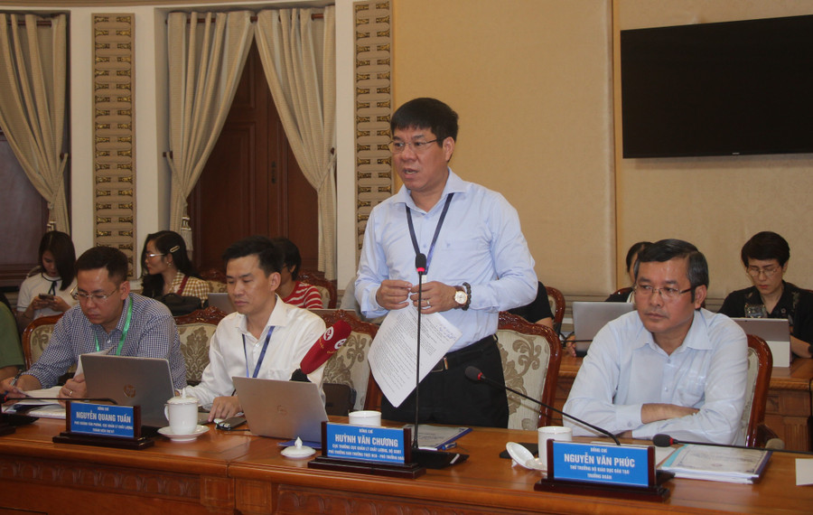 Ông Huỳnh Văn Chương phát biểu tại buổi làm việc. Ông Huỳnh Văn Chương phát biểu tại buổi làm việc.