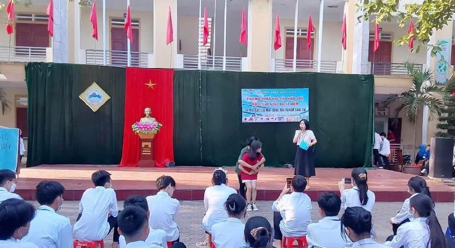 Tất cả học sinh cần được trao cơ hội để thể hiện bản thân khi tham gia HĐTN-HN. Tất cả học sinh cần được trao cơ hội để thể hiện bản thân khi tham gia HĐTN-HN.