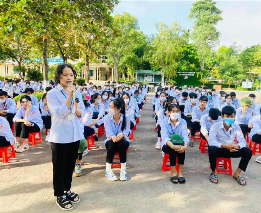 Vượt qua những bỡ ngỡ ban đầu, HS đã bắt đầu làm quen và thích thú với môn học mới trong Chương trình GDPT 20218.