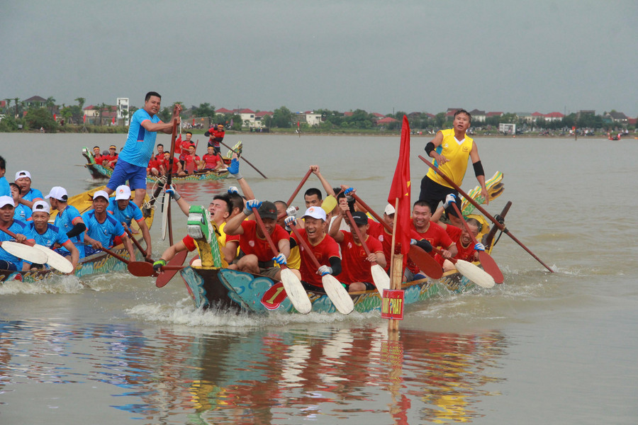 Nhờ nhỉnh hơn về thể lực cùng với chiến thuật hợp lý, đội tuyển thôn Liên Thanh đã giành chiến thắng, bước vào trận chung kết trong chiều cùng ngày. Nhờ nhỉnh hơn về thể lực cùng với chiến thuật hợp lý, đội tuyển thôn Liên Thanh đã giành chiến thắng, bước vào trận chung kết trong chiều cùng ngày.