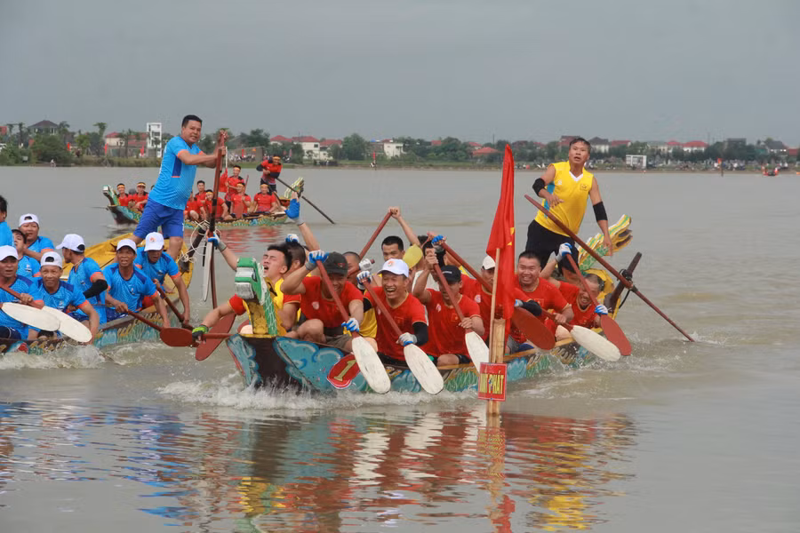Nhờ nhỉnh hơn về thể lực cùng với chiến thuật hợp lý, đội tuyển thôn Liên Thanh đã giành chiến thắng, bước vào trận chung kết trong chiều cùng ngày.