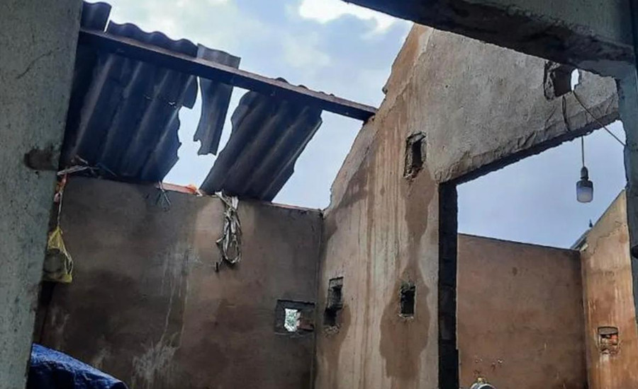 Một số nhà dân tại xã Thuần Thiện (Can Lộc) bị tốc mái sau trận lốc xoáy. Một số nhà dân tại xã Thuần Thiện (Can Lộc) bị tốc mái sau trận lốc xoáy.