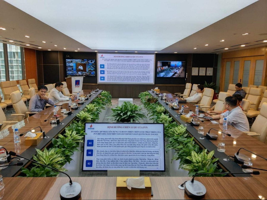 Một số hình ảnh trực tuyến tại các điểm cầu.