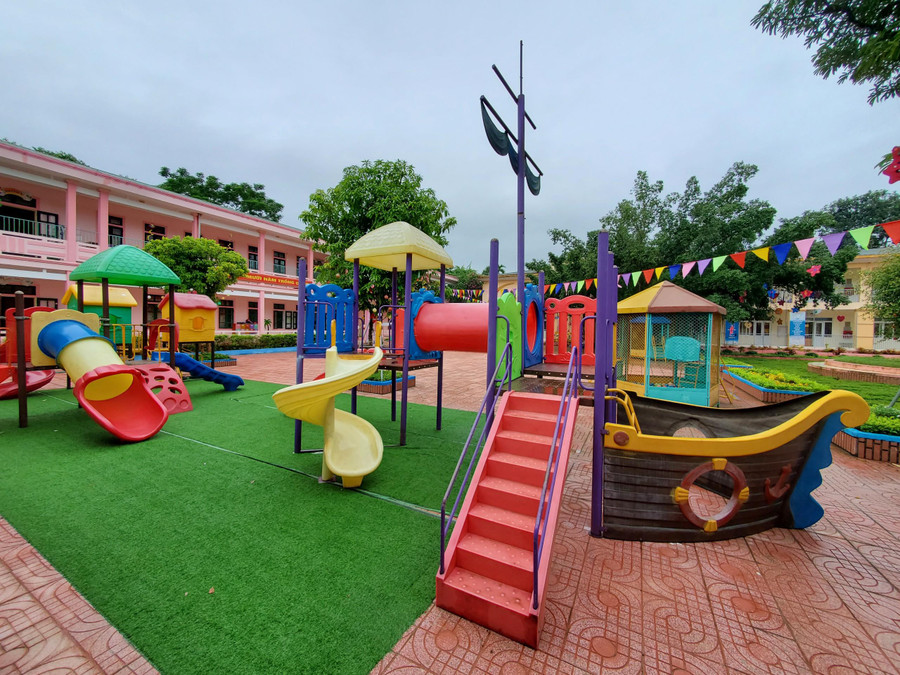 Bằng nhiều cách làm hay, cơ sở vật chất của nhà trường được đầu tư và nâng cấp đồng bộ. Bằng nhiều cách làm hay, cơ sở vật chất của nhà trường được đầu tư và nâng cấp đồng bộ.