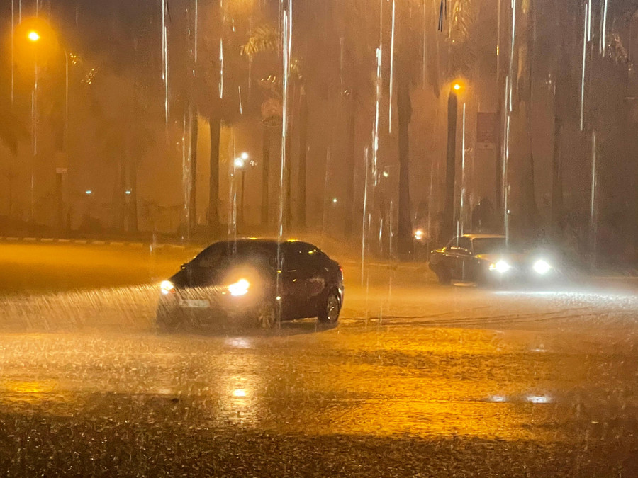 Nhiều phương tiện buộc phải quay đầu tìm đường khác di chuyển.