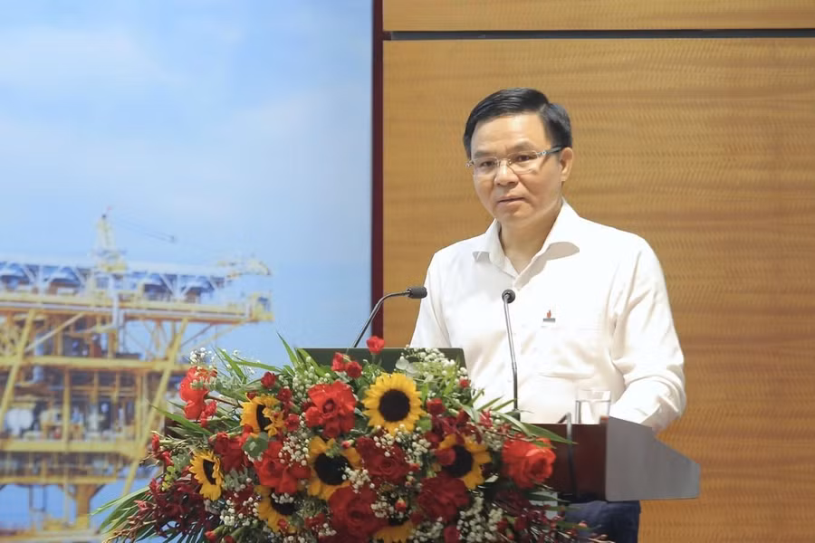 Ông Lê Mạnh Hùng, Tổng giám đốc Tập đoàn Dầu khi Việt Nam báo cáo tại buổi làm việc.