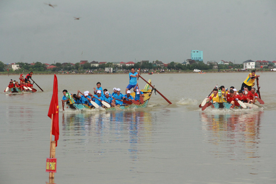 Màn rượt đuổi về đích kịch tính đến từ đội tuyển thôn Liên Thanh và thôn Thượng. Màn rượt đuổi về đích kịch tính đến từ đội tuyển thôn Liên Thanh và thôn Thượng.