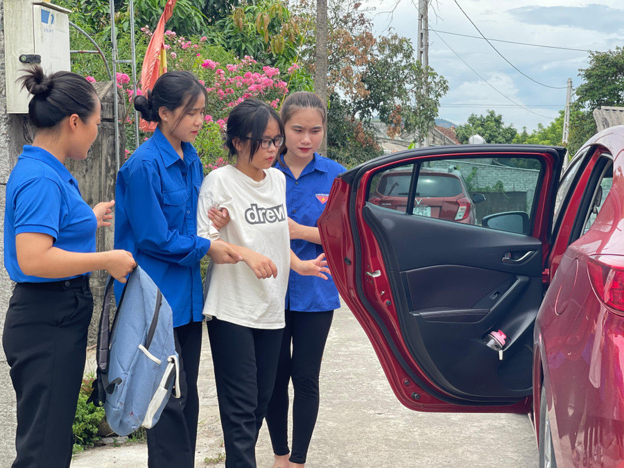 Tỉnh đoàn Hà Tĩnh thành lập các đội xe hỗ trợ học sinh khuyết tật đến các điểm thi (ảnh tư liệu).
