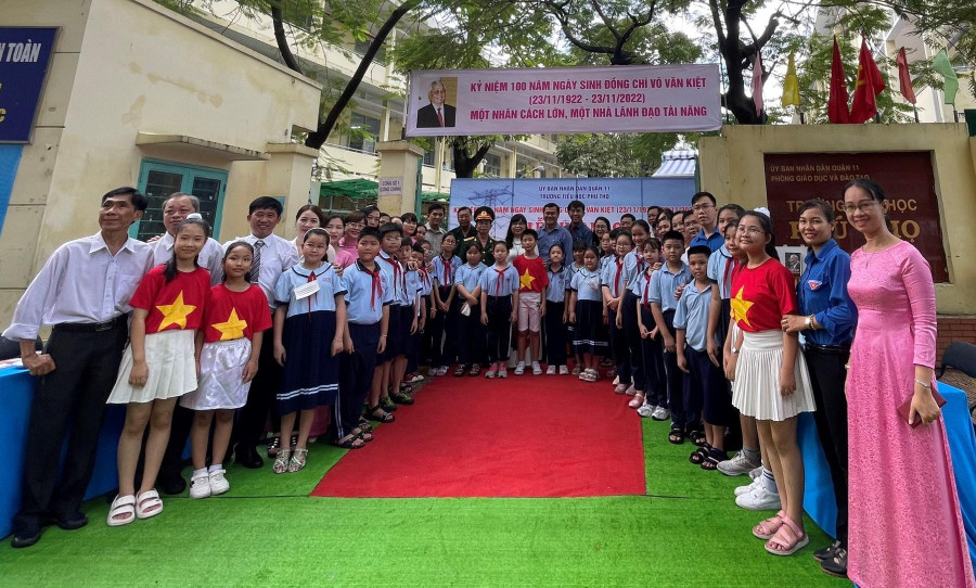 Triển lãm là không gian mở, ngoài giáo viên và học sinh, người dân cũng có thể đến tham quan.