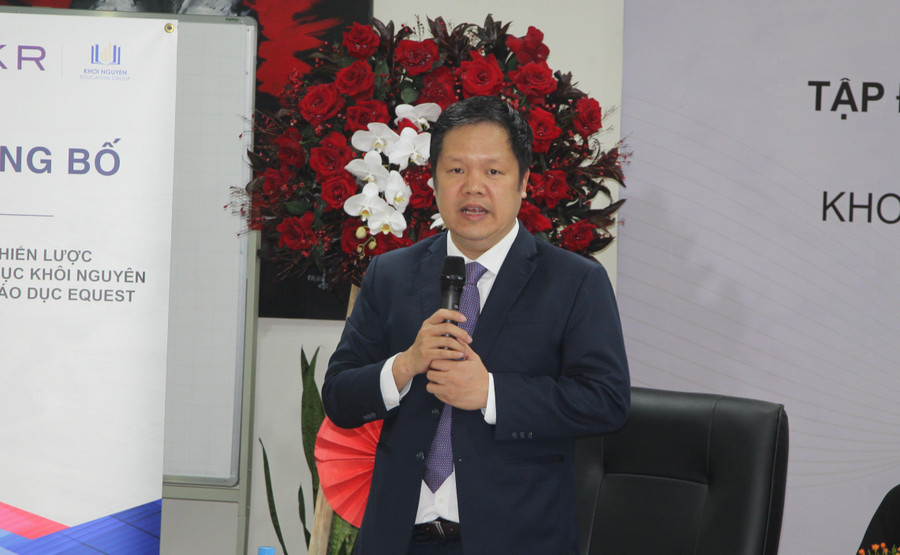 Tiến sĩ Đàm Quang Minh chia sẻ tại buổi lễ công bố. Tiến sĩ Đàm Quang Minh chia sẻ tại buổi lễ công bố.