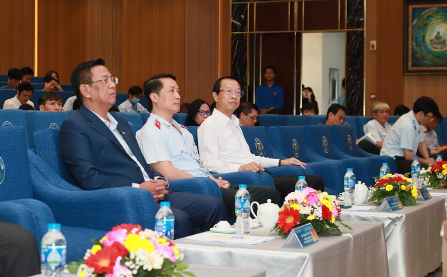 Các đại biểu tham dự hội nghị. Các đại biểu tham dự hội nghị.