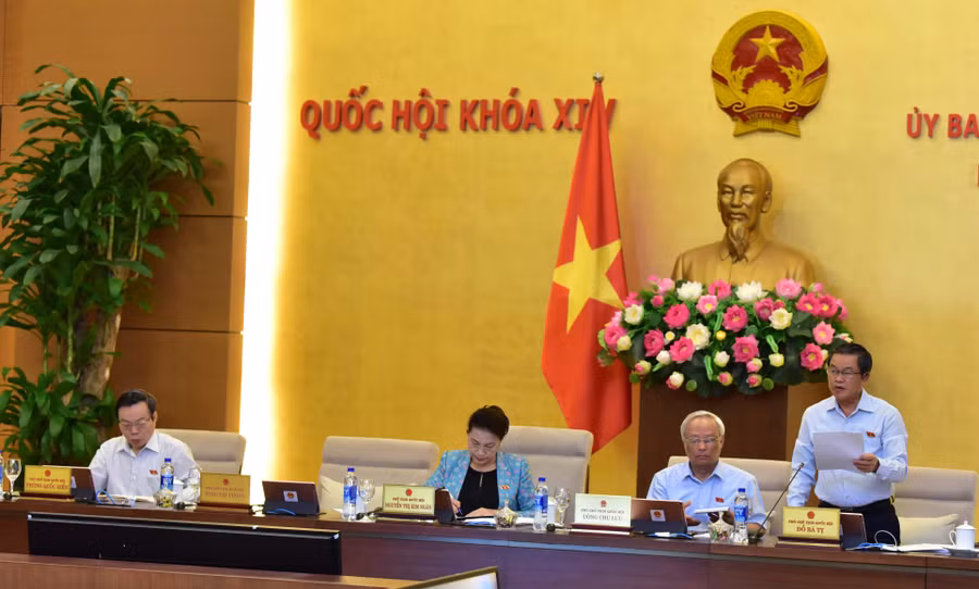 Cân nhắc việc tạm hoãn xuất cảnh với người đi chữa bệnh