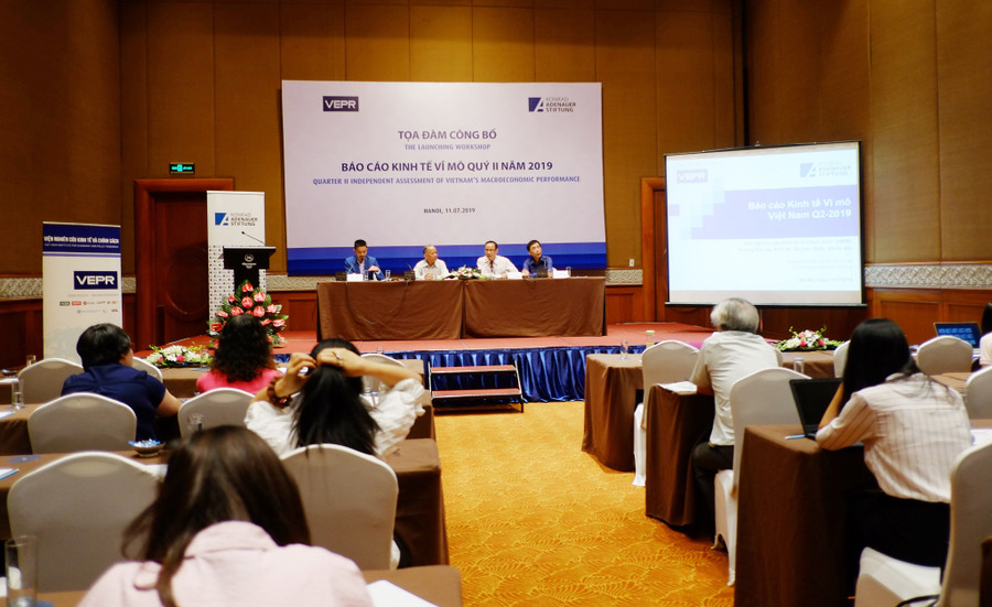 Việc hạ thấp giá trị của đồng VND để tăng cường thương mại sẽ là quyết định không sáng suốt trong thời điểm này. Việc hạ thấp giá trị của đồng VND để tăng cường thương mại sẽ là quyết định không sáng suốt trong thời điểm này.