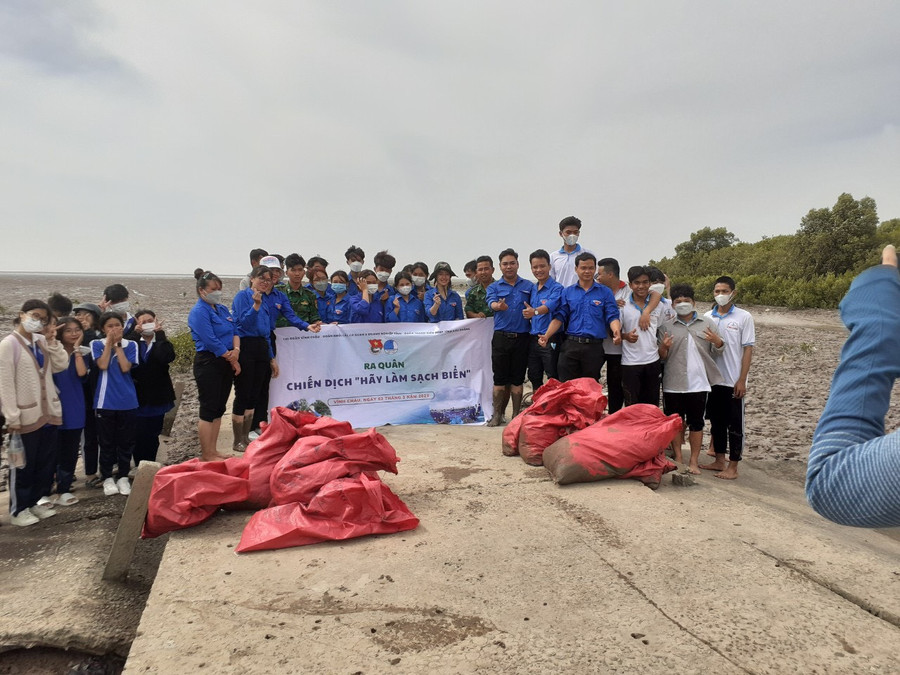 Thực hiện chiến dịch hãy làm sạch biển năm 2023.