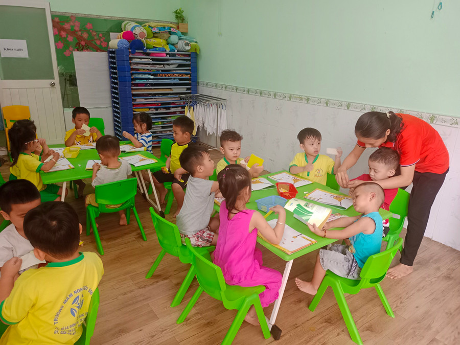 Giờ học của trẻ mầm non Trường Ngôi Sao Sáng, TP Thủ Đức, TPHCM.