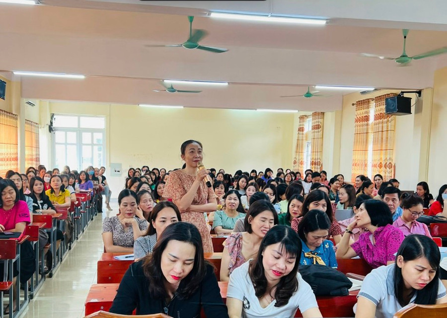 GV chia sẻ kinh kinh nghiệm ôn tập môn Ngữ văn tại Hội nghị tập huấn do Sở GD&ĐT Hà Tĩnh tổ chức, GV chia sẻ kinh kinh nghiệm ôn tập môn Ngữ văn tại Hội nghị tập huấn do Sở GD&ĐT Hà Tĩnh tổ chức,