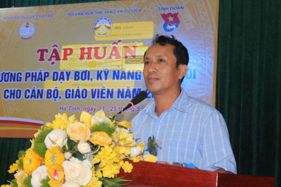 Các báo cáo viên trình bày tại lớp tập huấn.