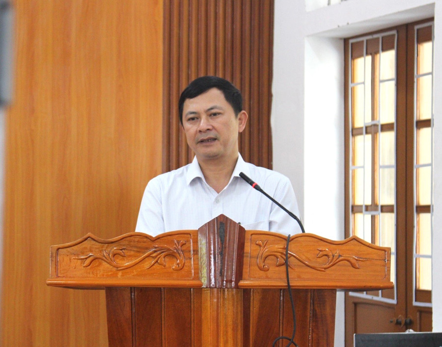 Ông Lê Ngọc Châu- Phó Chủ tịch UBND tỉnh biểu dương thành tích của Cao Sơn và Hoài Nam trong thời gian qua.