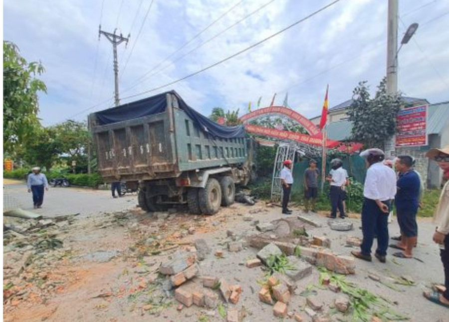 Hiện trường vụ tai nạn. (Ảnh Quốc Hiệp). Hiện trường vụ tai nạn. (Ảnh Quốc Hiệp).