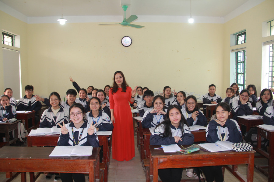 Cùng với việc ôn tập, GV cần thường xuyên động viên, quan tâm tạo tâm lý thoải mái cho sĩ tử trước mùa thi. Cùng với việc ôn tập, GV cần thường xuyên động viên, quan tâm tạo tâm lý thoải mái cho sĩ tử trước mùa thi.