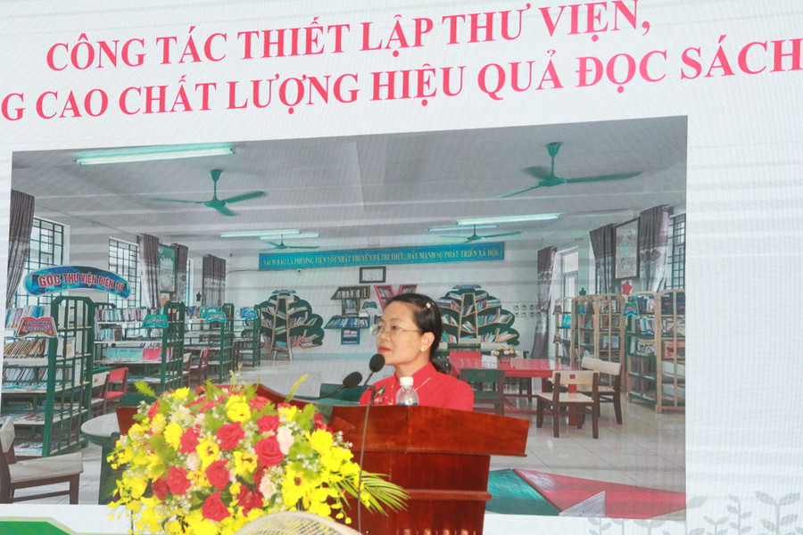 Cô giáo Dương Thị Hồng Thương (trường Tiểu học Thạch Long) chia sẻ một số cách làm hay lan tỏa văn hóa đọc trong nhà trường.