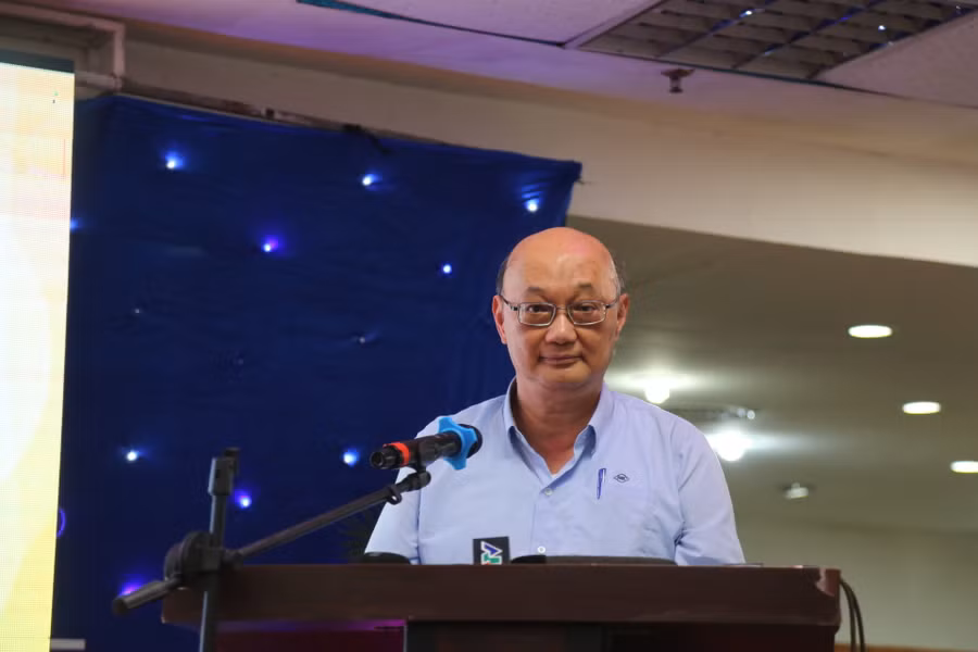 Ông Lý Tân Hoa - Phó Tổng Giám đốc Formosa Hà Tĩnh biểu dương và bày tỏ lời cám ơn đến đội ngũ cán bộ, công nhân viên đang công tác tại doanh nghiệp. Ông Lý Tân Hoa - Phó Tổng Giám đốc Formosa Hà Tĩnh biểu dương và bày tỏ lời cám ơn đến đội ngũ cán bộ, công nhân viên đang công tác tại doanh nghiệp.