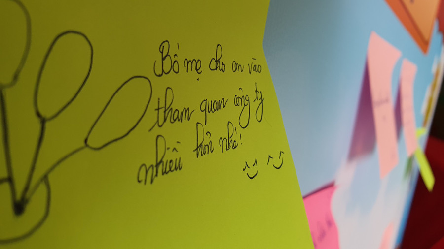 Tại ngày hội gia đình, trẻ em được bố trí riêng khu vui chơi để các em thoả sức sáng tạo.