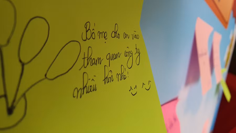 Tại ngày hội gia đình, trẻ em được bố trí riêng khu vui chơi để các em thoả sức sáng tạo.