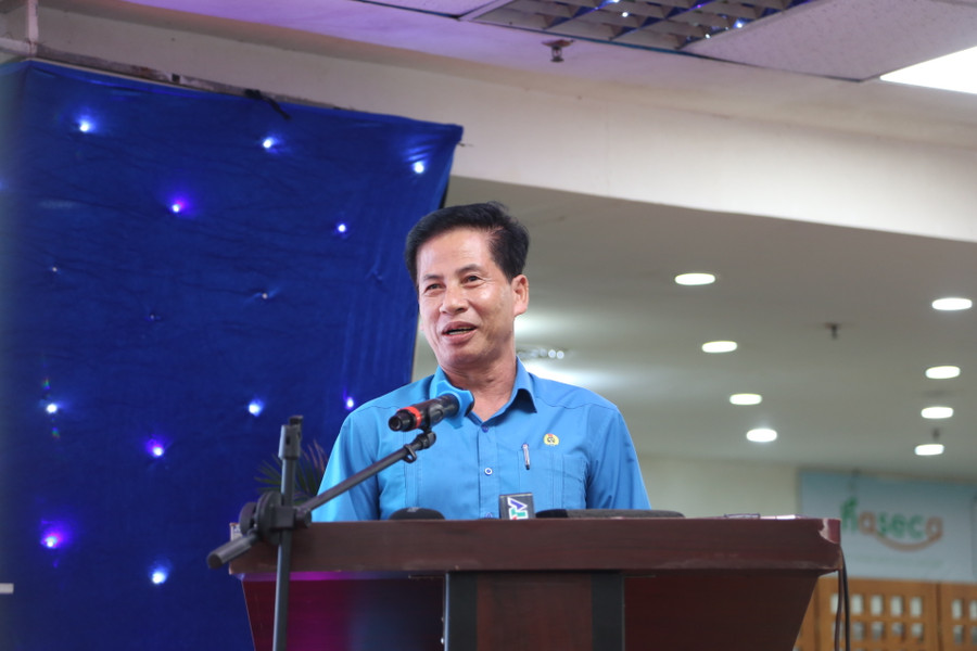 Ông Nguyễn Văn Trọng - Phó Chủ tịch Liên đoàn Lao động Hà Tĩnh phát biểu tại Lễ biểu dương nhân viên ưu tú, nhân viên làm việc lâu năm.