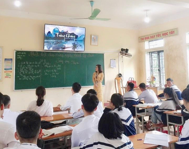 GV cần đa dạng hóa các hình thức tạo hứng thú và dễ ghi nhớ cho HS trong quá trình ôn tập. GV cần đa dạng hóa các hình thức tạo hứng thú và dễ ghi nhớ cho HS trong quá trình ôn tập.