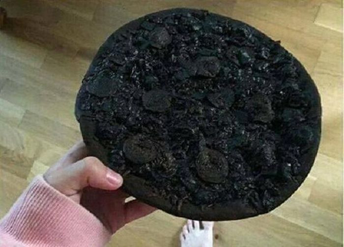 Món pizza 'bóng đêm'. Món pizza 'bóng đêm'.