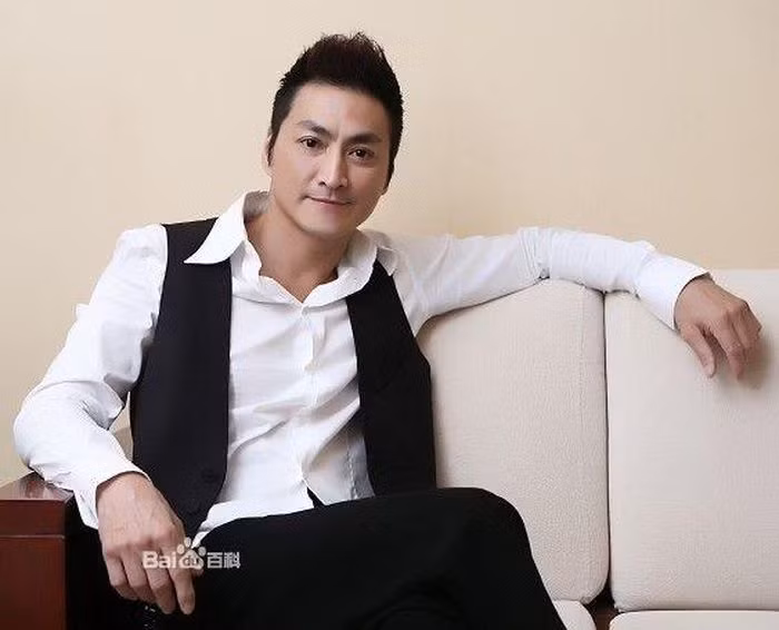 "Triển Chiêu" Hà Gia Kính: Gia sản trăm tỷ, 61 tuổi vẫn độc thân ảnh 10