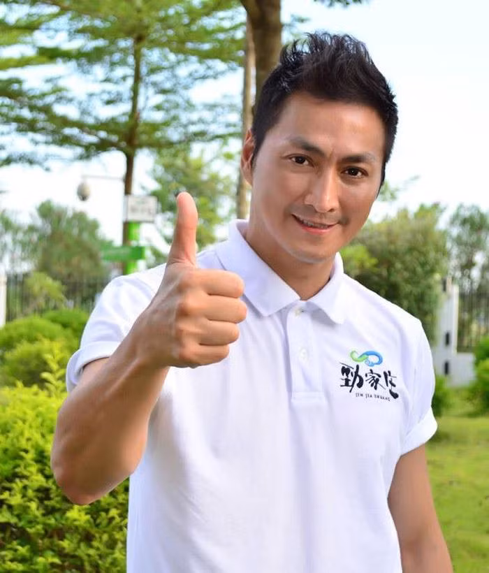 "Triển Chiêu" Hà Gia Kính: Gia sản trăm tỷ, 61 tuổi vẫn độc thân ảnh 5