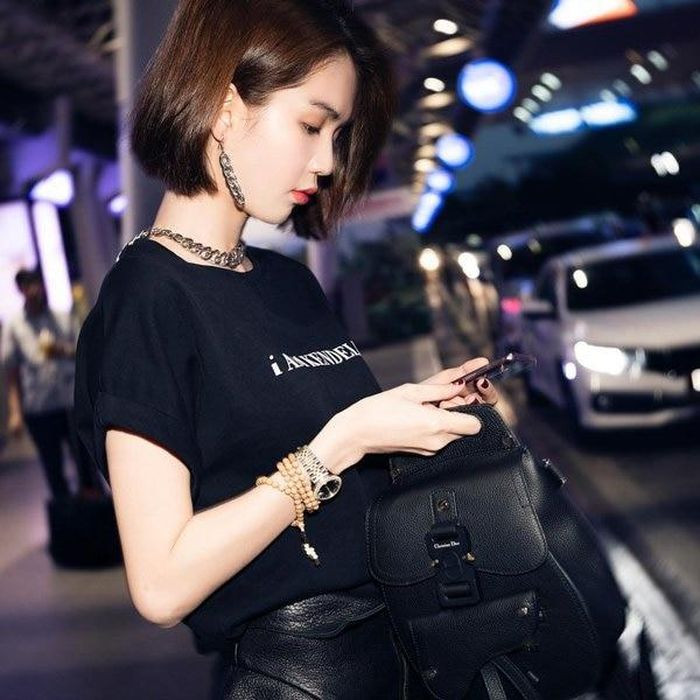 Dạo phố cũng không sợ chẳng có phụ kiện phù hợp.