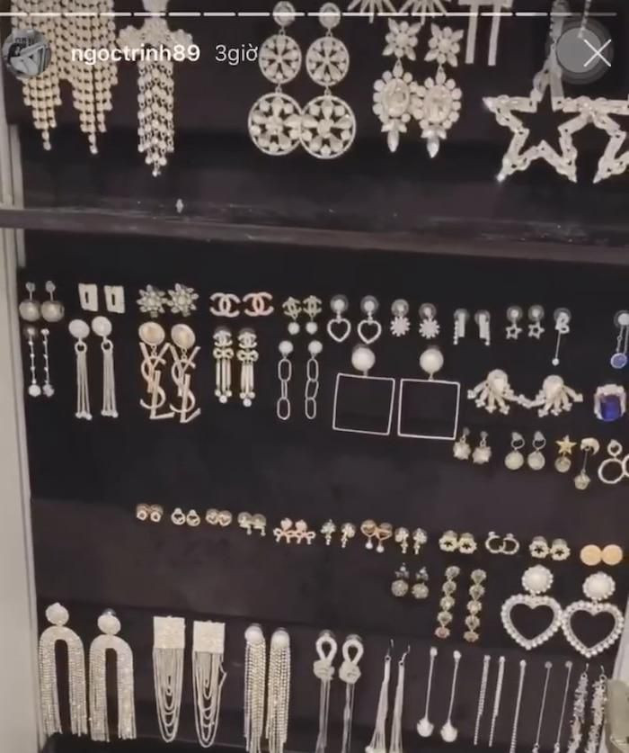 YSL hay Chanel cũng điểm mặt trong tủ hoa tai của cô nàng.