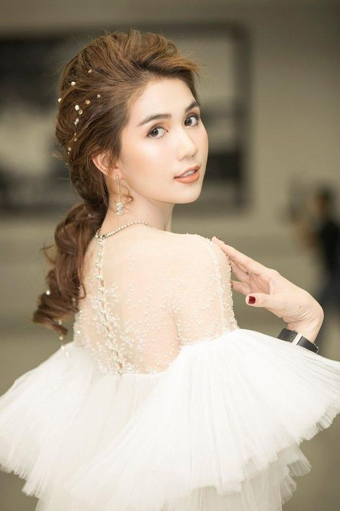 Layout trong trẻo thì mình dùng chiếc nhẹ nhàng thế này…