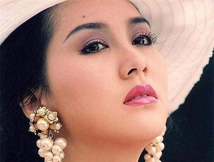 Nhận xét về diễn viên Mộng Vân, nhiếp ảnh Đoàn Minh Tuấn cho rằng, gương mặt và sắc vóc của cô chính là một lợi thế, giúp Mộng Vân có thể biến hóa với nhiều dạng vai khác nhau. Nhận xét về diễn viên Mộng Vân, nhiếp ảnh Đoàn Minh Tuấn cho rằng, gương mặt và sắc vóc của cô chính là một lợi thế, giúp Mộng Vân có thể biến hóa với nhiều dạng vai khác nhau.
