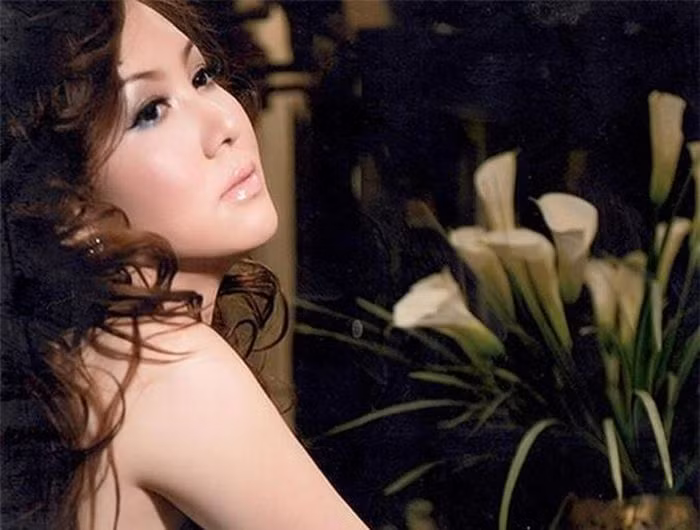 Nếu như Diễm Hương, Việt Trinh, Thu Hà gây ấn tượng với vẻ đẹp trong sáng, thánh thiện thì Mộng Vân lại gây thương nhớ bởi vẻ đẹp đài các, thần thái kiêu sa mà khó có mỹ nhân nào sánh kịp. Cô sở hữu nước da trắng hồng, chiếc mũi cao cùng đôi mắt “biết nói”.