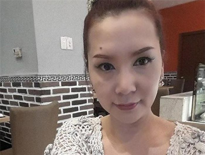 Mỹ nhân vẫn giữ được những đường nét xinh đẹp hoàn hảo trên gương mặt và một làn da trắng không tỳ vết. Mỹ nhân vẫn giữ được những đường nét xinh đẹp hoàn hảo trên gương mặt và một làn da trắng không tỳ vết.