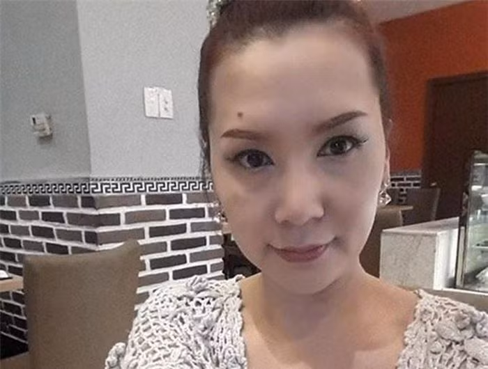 Mỹ nhân vẫn giữ được những đường nét xinh đẹp hoàn hảo trên gương mặt và một làn da trắng không tỳ vết.