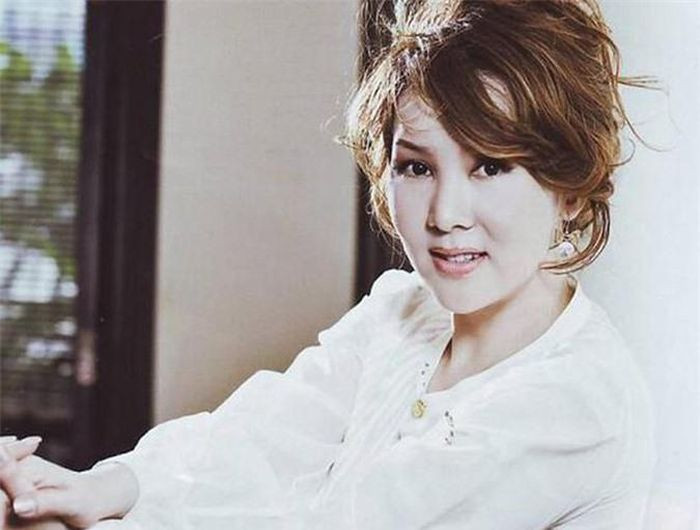 Sau tác phẩm này, Mộng Vân còn tham gia diễn xuất trong bộ phim truyền hình dài 40 tập “Nghe trà”. Với khả năng diễn xuất ấn tượng, vai diễn của cô đã nhận được sự yêu mến của đông đảo khán giả. Sau tác phẩm này, Mộng Vân còn tham gia diễn xuất trong bộ phim truyền hình dài 40 tập “Nghe trà”. Với khả năng diễn xuất ấn tượng, vai diễn của cô đã nhận được sự yêu mến của đông đảo khán giả.